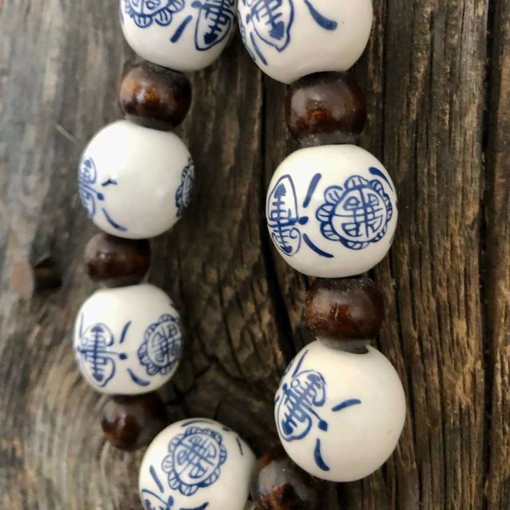 BRACELET, Pocelaine asian beads mix with wooden beads